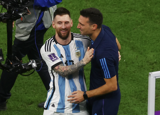 HLV đội tuyển Argentina tiết lộ sự thật g&acirc;y sốc về 'quyền lực' của Messi- Ảnh 1.