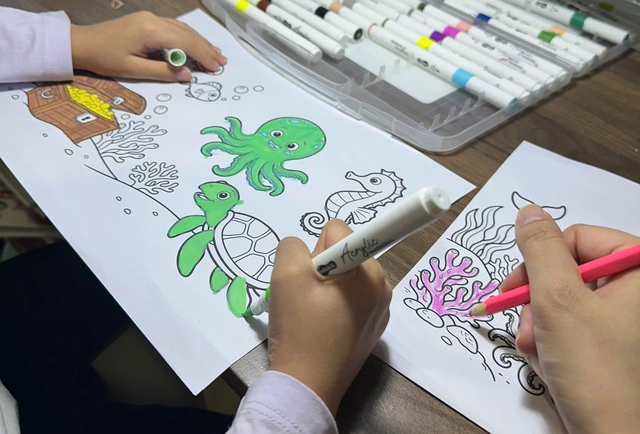 Phụ huynh to&aacute;t mồ h&ocirc;i với 'khối nghỉ h&egrave;' - Ảnh 3.