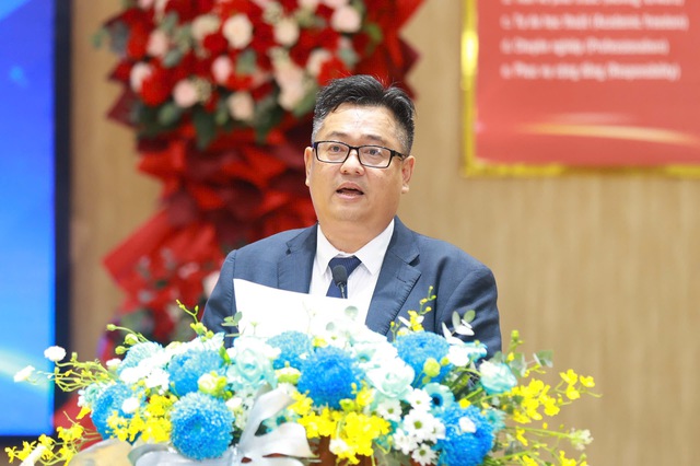 Hiệu trưởng Trường ĐH C&ocirc;ng nghệ th&ocirc;ng tin n&oacute;i về đ&agrave;o tạo kỹ sư IT hiện nay - Ảnh 1.