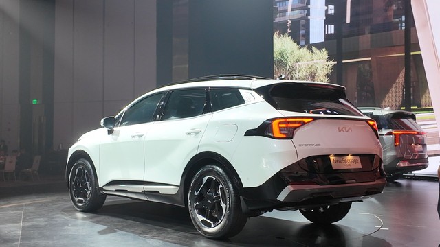 THACO chỉ bán KIA Sportage hybrid tại Việt Nam, khai tử bản máy dầu- Ảnh 3. THACO chỉ bán KIA Sportage hybrid tại Việt Nam, khai tử bản máy dầu- Ảnh 3.