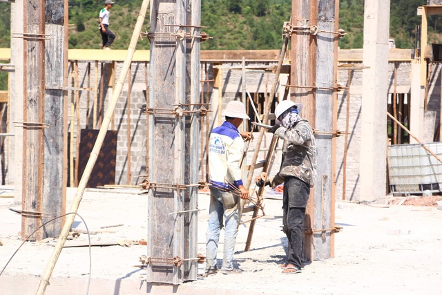 Dựng trường dưới nắng gi&oacute; bi&ecirc;n cương Quảng Trị- Ảnh 6.