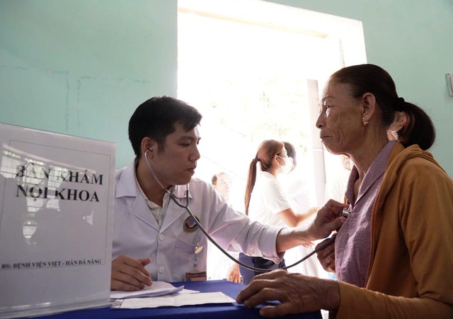 H&agrave;ng ng&agrave;n người d&acirc;n Đ&agrave; Nẵng được kh&aacute;m sức khỏe miễn ph&iacute; trong 3 ng&agrave;y - Ảnh 1.
