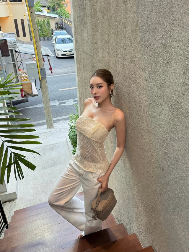 Tỏa sáng đêm tiệc với trang phục đính sequin lấp lánh- Ảnh 2. Tỏa sáng đêm tiệc với trang phục đính sequin lấp lánh- Ảnh 2.