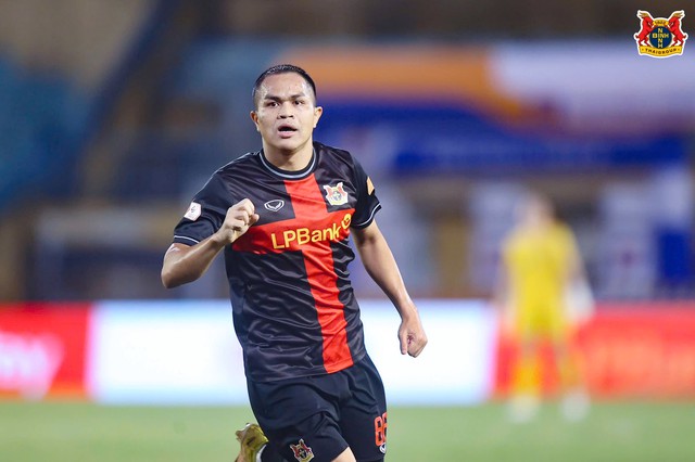 Thắng lợi '3 sao' trước CLB Hà Tĩnh, Ninh Bình giành hạng ba V-League: Kết cục có hậu!- Ảnh 2. Thắng lợi '3 sao' trước CLB Hà Tĩnh, Ninh Bình giành hạng ba V-League: Kết cục có hậu!- Ảnh 2.