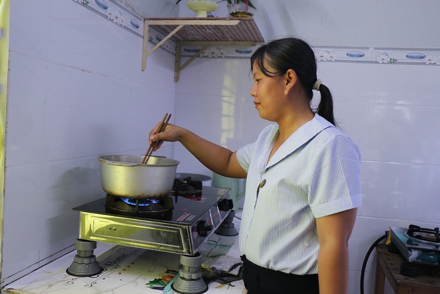 Cao su Tân Biên: Giữ vững sản xuất, chắc vùng biên, ấm tình đồng chí - Ảnh 3.