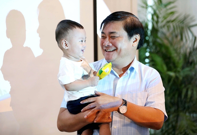 Ngày vui của trẻ mồ côi- Ảnh 4. Ngày vui của trẻ mồ côi- Ảnh 4.