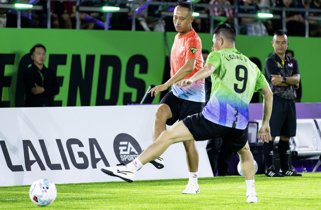 Hồng Sơn sát cánh cùng 2 huyền thoại Barca: Tỏa sáng nhưng lại rơi chiến thắng- Ảnh 2. Hồng Sơn sát cánh cùng 2 huyền thoại Barca: Tỏa sáng nhưng lại rơi chiến thắng- Ảnh 2.