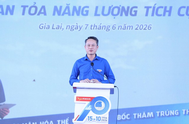 Thanh niên công nhân được khám bệnh, cấp phát thuốc miễn phí- Ảnh 2. Thanh niên công nhân được khám bệnh, cấp phát thuốc miễn phí- Ảnh 2.