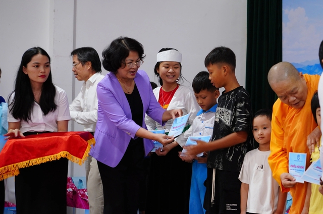 Gần 5 tỉ đồng tiếp sức trẻ em khó khăn, thắp sáng ước mơ kỷ nguyên số - Ảnh 1.