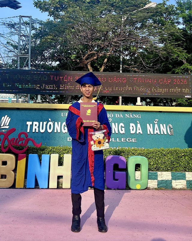 Lan tỏa trên mạng xã hội: Đường chạy thay đổi cuộc sống của chàng trai bại não - Ảnh 2.