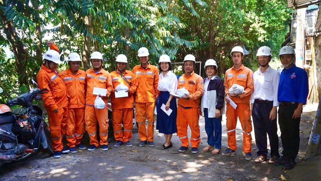 Nhờ dòng điện ổn định, cuộc đời từng thành viên gia đình tôi bước sang trang mới - Ảnh 2.