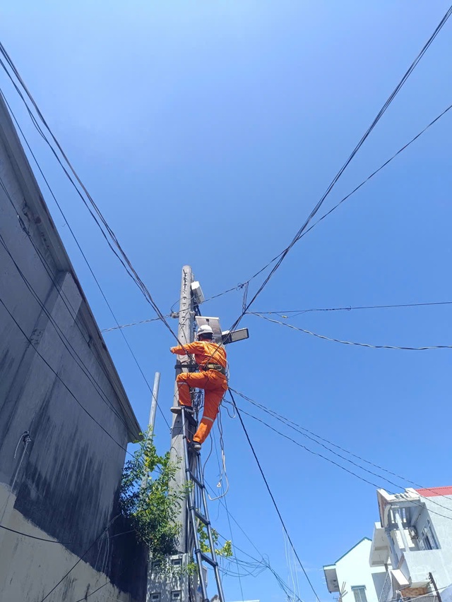Nhờ dòng điện ổn định, cuộc đời từng thành viên gia đình tôi bước sang trang mới - Ảnh 1.