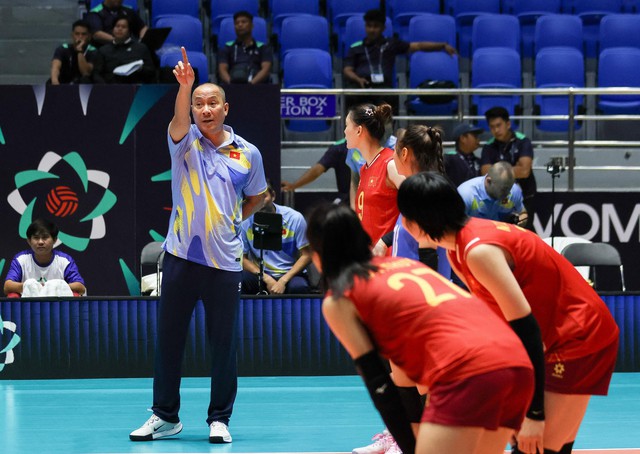 Ngôi sao Thanh Thúy xuất trận, đội tuyển bóng chuyền nữ Việt Nam thắng dễ Hồng Kông- Ảnh 2. Ngôi sao Thanh Thúy xuất trận, đội tuyển bóng chuyền nữ Việt Nam thắng dễ Hồng Kông- Ảnh 2.