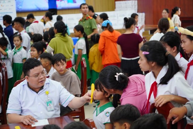 Gần 5 tỉ đồng tiếp sức trẻ em khó khăn, thắp sáng ước mơ kỷ nguyên số - Ảnh 3.