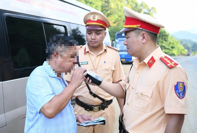 Vi phạm nồng độ cồn, khác biệt giữa phạt tiền và xử lý hình sự- Ảnh 1. Vi phạm nồng độ cồn, khác biệt giữa phạt tiền và xử lý hình sự- Ảnh 1.