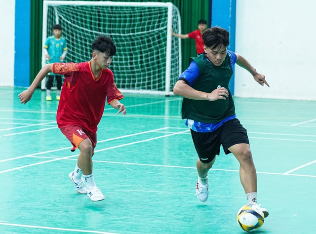CLB Thái Sơn Nam: HLV Tây Ban Nha 'tìm vàng' từ hơn 2.600 thí sinh nam, nữ- Ảnh 3. CLB Thái Sơn Nam: HLV Tây Ban Nha 'tìm vàng' từ hơn 2.600 thí sinh nam, nữ- Ảnh 3.