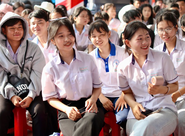 Tuyển sinh ĐH 2026: Thêm cơ hội trúng tuyển ở nhiều ngành học mới - Ảnh 1.