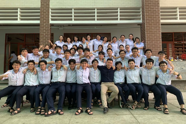Từng dạy học trò điểm 10 toán thi tốt nghiệp THPT, thầy giáo mách nước làm bài - Ảnh 1.