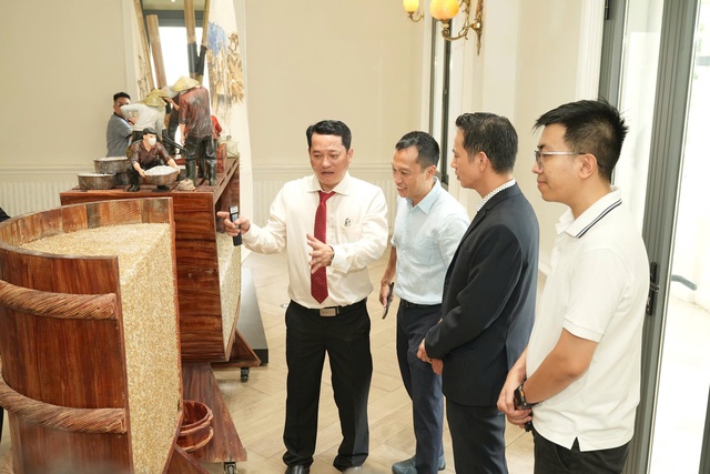 Nhà triển lãm nước mắm kể chuyện văn hóa Việt - Ảnh 1.