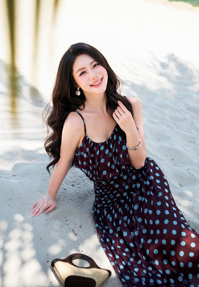 Rạng rỡ với váy họa tiết chấm bi trong những ngày giao mùa- Ảnh 6.