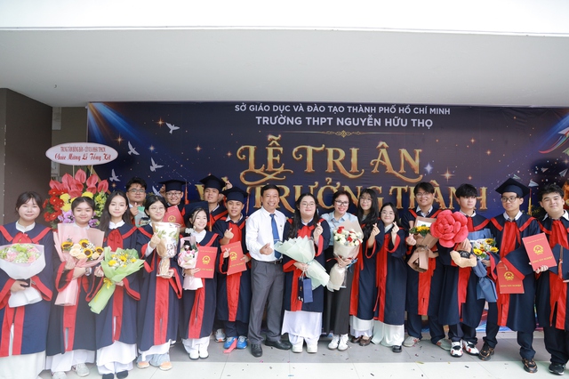 Thầy hiệu trưởng nhắn thí sinh 'phía trước là bầu trời' trước ngày thi tốt nghiệp THPT - Ảnh 6.
