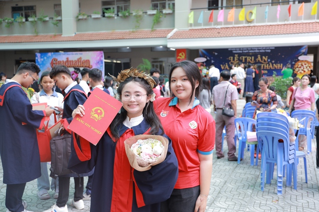 Thầy hiệu trưởng nhắn thí sinh 'phía trước là bầu trời' trước ngày thi tốt nghiệp THPT - Ảnh 7.