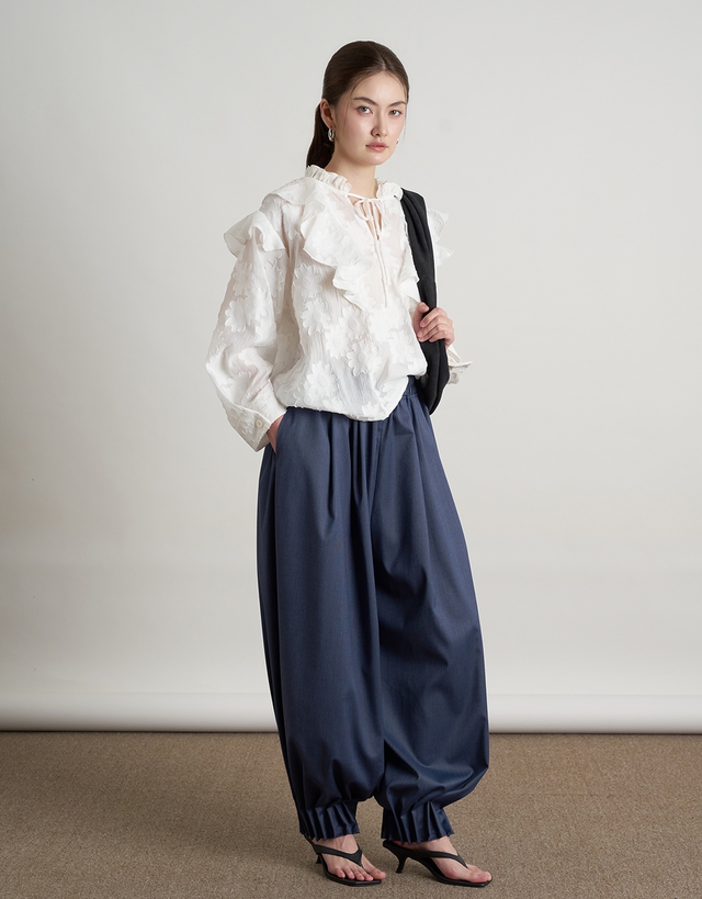 Không phải quần denim, quần bong bóng mới là xu hướng hè- Ảnh 1. Không phải quần denim, quần bong bóng mới là xu hướng hè- Ảnh 1.