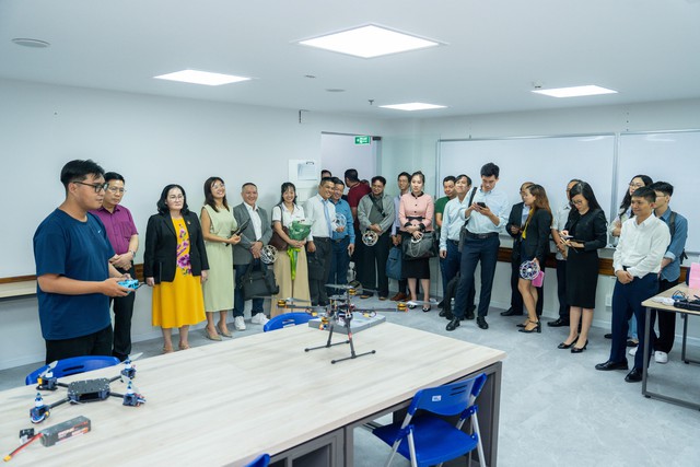 Trường ĐH đưa vào 3 phòng thí nghiệm công nghệ cao phục vụ nghiên cứu, giảng dạy - Ảnh 1.