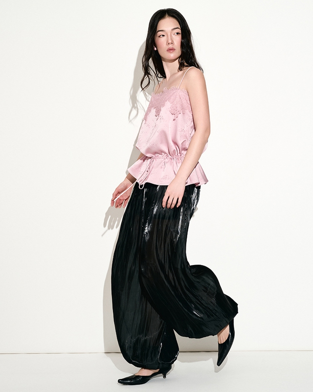 Không phải quần denim, quần bong bóng mới là xu hướng hè- Ảnh 4. Không phải quần denim, quần bong bóng mới là xu hướng hè- Ảnh 4.