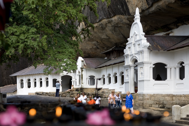 Đến Sri Lanka chi&ecirc;m b&aacute;i x&aacute; lợi răng Phật, ngắm c&acirc;y bồ đề hơn 2.300 năm tuổi - Ảnh 4.