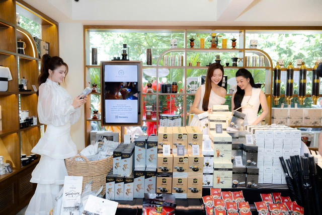Trung Nguyên tiếp tục mở rộng không gian cà phê 'siêu sang' ở trung tâm TP.HCM - Ảnh 1.