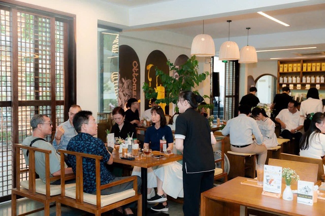 Trung Nguyên tiếp tục mở rộng không gian cà phê 'siêu sang' ở trung tâm TP.HCM - Ảnh 2.