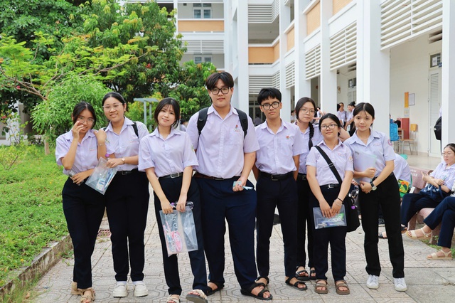 Khánh Hòa công bố điểm thi tuyển sinh lớp 10, nhận phúc khảo từ 14.6 - Ảnh 1.