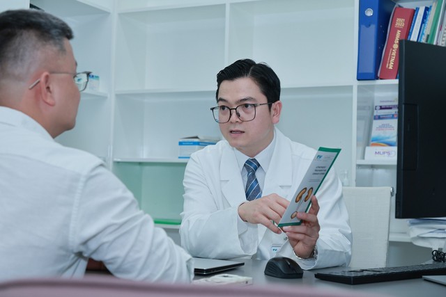 Tiến sĩ, bác sĩ Nguyễn Ngọc Hà: Robot là tiêu chuẩn 'ăn ngon mặc đẹp' trong phẫu thuật hiện đại- Ảnh 2. Tiến sĩ, bác sĩ Nguyễn Ngọc Hà: Robot là tiêu chuẩn 'ăn ngon mặc đẹp' trong phẫu thuật hiện đại- Ảnh 2.