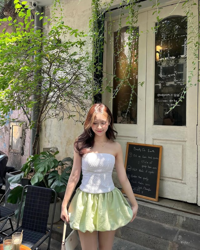 Bứt phá phong cách cùng chân váy bí dễ thương- Ảnh 2. Bứt phá phong cách cùng chân váy bí dễ thương- Ảnh 2.