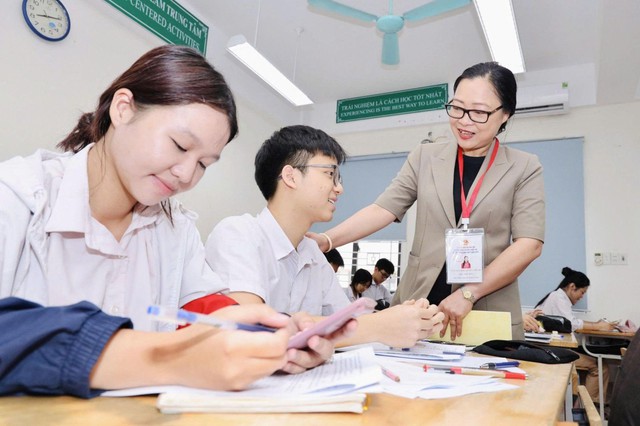 Hôm nay hơn 1,2 triệu thí sinh làm thủ tục dự thi tốt nghiệp THPT- Ảnh 1. Hôm nay hơn 1,2 triệu thí sinh làm thủ tục dự thi tốt nghiệp THPT- Ảnh 1.