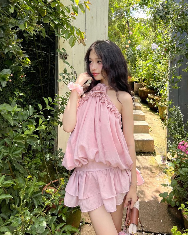 Chinh phục trang phục bèo nhún mà không lo sến sẩm- Ảnh 4. Chinh phục trang phục bèo nhún mà không lo sến sẩm- Ảnh 4.