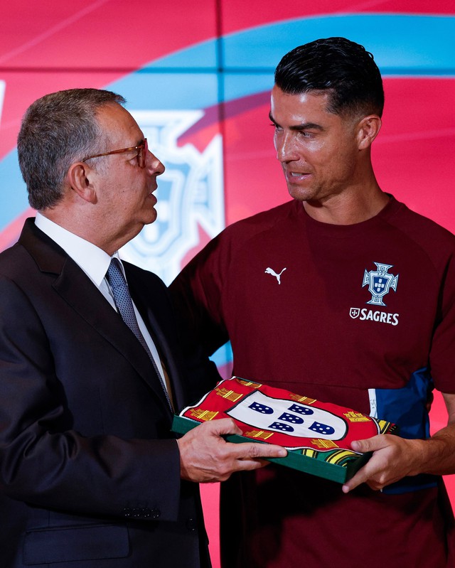 Tổng thống Bồ Đào Nha nói điều cực hay với Ronaldo: ‘Hãy mang cúp vô địch World Cup trở về’- Ảnh 1. Tổng thống Bồ Đào Nha nói điều cực hay với Ronaldo: ‘Hãy mang cúp vô địch World Cup trở về’- Ảnh 1.