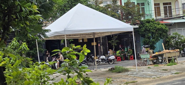 Vụ chành xe lấn chiếm khu dân cư: Chính quyền vào cuộc xử lý- Ảnh 3. Vụ chành xe lấn chiếm khu dân cư: Chính quyền vào cuộc xử lý- Ảnh 3.