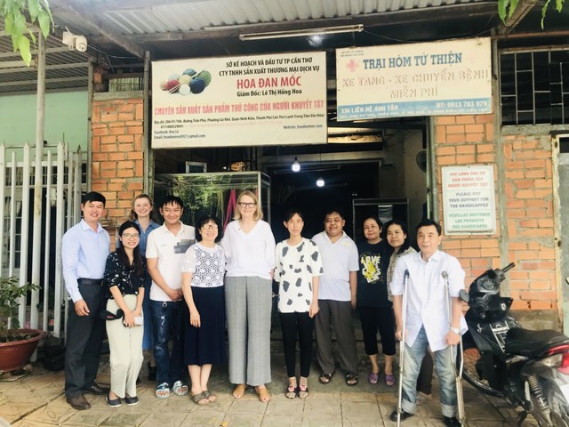 Chuyện tử tế: Hơn 20 năm dạy nghề miễn phí cho người khiếm thính- Ảnh 1. Chuyện tử tế: Hơn 20 năm dạy nghề miễn phí cho người khiếm thính- Ảnh 1.
