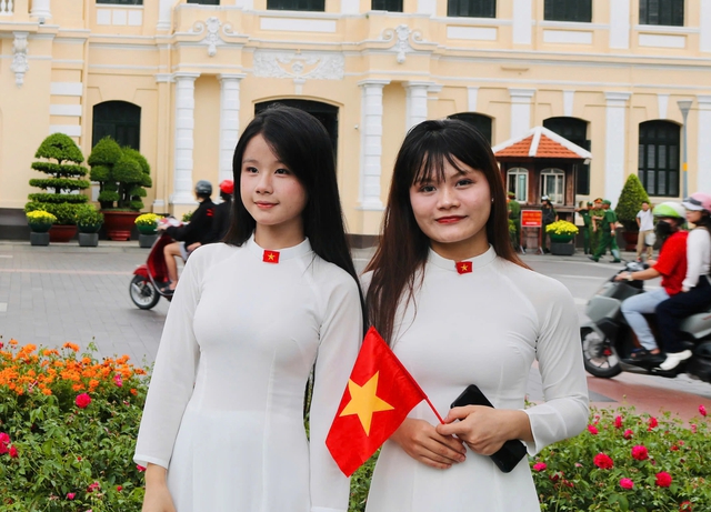 Nghỉ lễ Quốc khánh 5 ngày: Đi chơi, về quê hay tranh thủ kiếm tiền? - Ảnh 1.