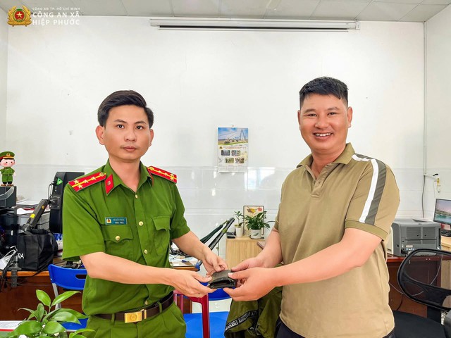 Cô chủ quán cơm nhặt được ví tiền rơi: 'Có lần tôi nhặt được 15 triệu' - Ảnh 1.