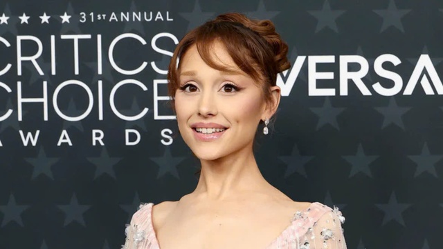 Bản hit mới đưa Ariana Grande thống trị Billboard, cán mốc 10 bài đạt No.1 - Ảnh 1.