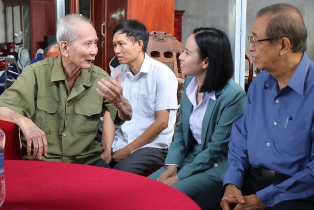 Thăm, chúc thọ các cụ 90 tuổi ở TP.HCM nhân ngày người cao tuổi Việt Nam- Ảnh 1. Thăm, chúc thọ các cụ 90 tuổi ở TP.HCM nhân ngày người cao tuổi Việt Nam- Ảnh 1.