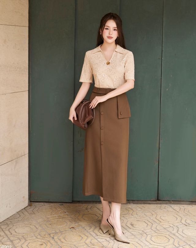 Nâng tầm thời trang công sở cùng váy dài, quần ống rộng và giày cao gót- Ảnh 3. Nâng tầm thời trang công sở cùng váy dài, quần ống rộng và giày cao gót- Ảnh 3.