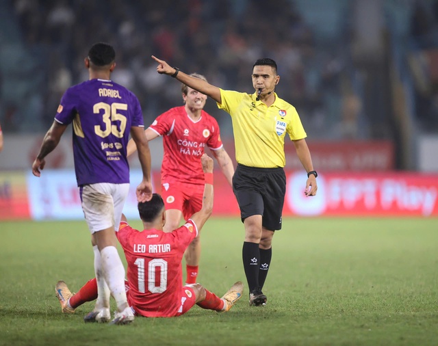 Trọng t&agrave;i Malaysia v&agrave; Th&aacute;i Lan điều h&agrave;nh b&aacute;n kết C&uacute;p quốc gia: HLV Popov y&ecirc;n t&acirc;m chưa?- Ảnh 1.