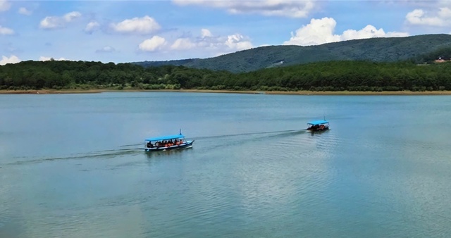 Đề xuất thêm bến thuyền, sân bay trực thăng để du lịch hồ Tuyền Lâm 'cất cánh'- Ảnh 2. Đề xuất thêm bến thuyền, sân bay trực thăng để du lịch hồ Tuyền Lâm 'cất cánh'- Ảnh 2.