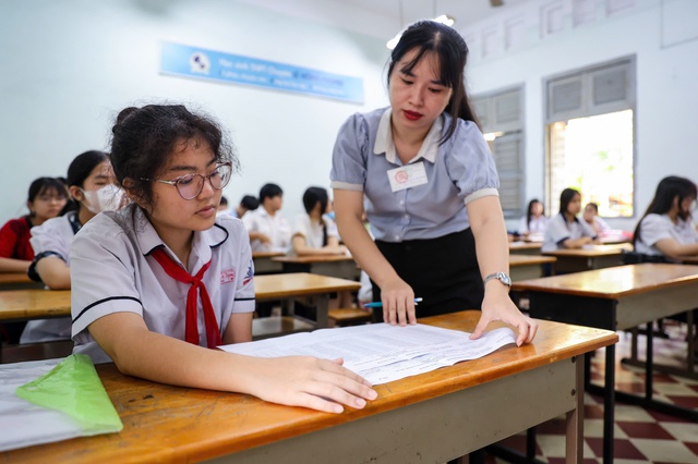 Điểm thi lớp 10 TP.HCM: Môn văn phân loại rõ rệt - Ảnh 2.