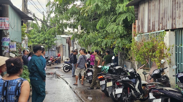TP.HCM: Dập tắt đám cháy, phát hiện cụ bà tử vong trong nhà- Ảnh 1. TP.HCM: Dập tắt đám cháy, phát hiện cụ bà tử vong trong nhà- Ảnh 1.