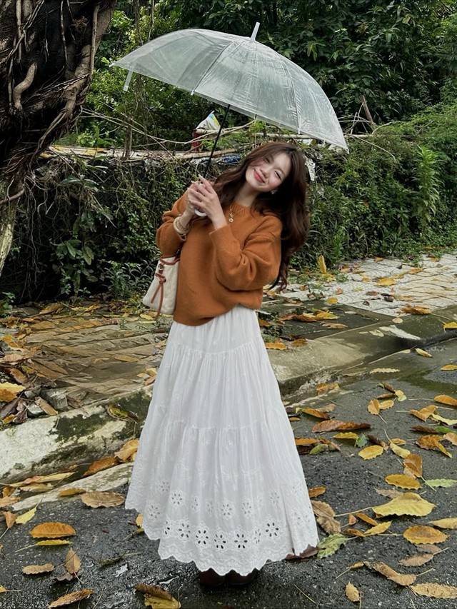 Nửa kín nửa hở đầy lôi cuốn với trang phục đục lỗ thoáng mát - Ảnh 6.
